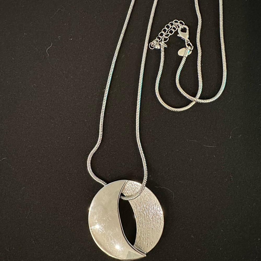 Elegant Silver Pendant Necklace